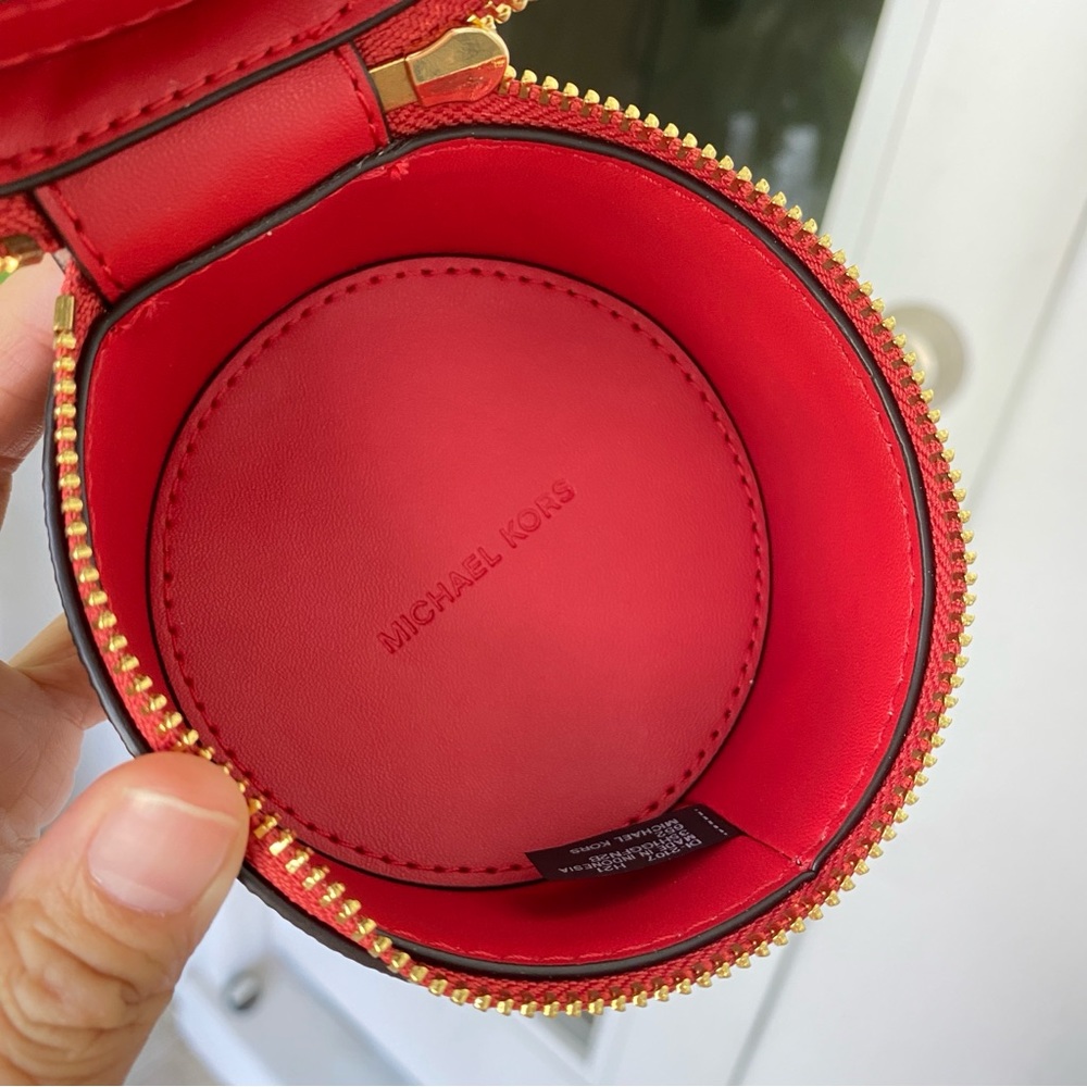 Limited‼️ Michael Kors jewelry box in red - Picture 7 of 10